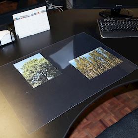 Base de bureau clair avec une surface brilliante